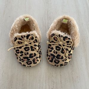 Baby girl leopard slippers